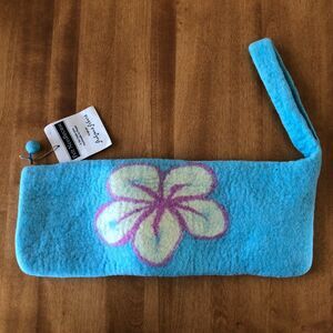 Frabjous Fibers Felt Needlecase Blue Flower Floral Pouch Handle